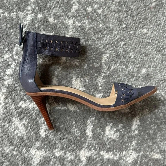 Joe’s Jeans 💚 heels - Picture 4 of 16